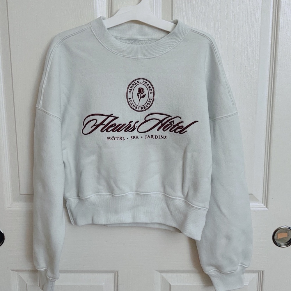 Abercrombie & Fitch Cream Sweatshirt with Embroidered Logo